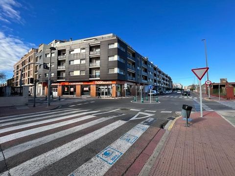 ¿Quieres comprar una plaza de parking en Algemesí? Excelente oportunidad de adquirir en propiedad esta plaza de garaje ubicada en la localidad de Algemesí, provincia de Valencia. Dispone de buenos accesos, maniobrabilidad y está bien comunicada, situ...