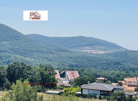 EuroZara Imoti présente à votre attention un terrain à vendre dans le village de Stara Zagora Bains Minéraux. Le terrain est de 954 m². et convient parfaitement à la construction d’une maison unifamiliale. Il y a une vue panoramique magnifique, l’éle...