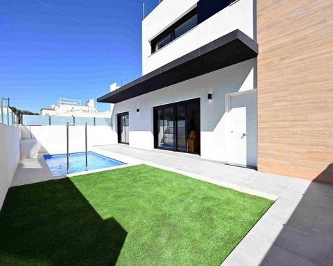 ADOSADOS DE OBRA NUEVA EN ORIHUELA COSTA Adosados de nueva construcción en Las Filipinas, Orihuela Costa. El complejo de 12 casas adosadas, cada una con 2 dormitorios, 2 baños, patios delanteros y traseros y su propia terraza en la azotea. En la plan...