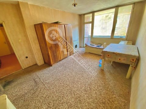 Imoti Tarnovgrad offers you a one-bedroom apartment in the town of Veliko Tarnovo. Elena. The property has an area of 67 sq. m. located on the first floor of a five-storey brick building. The distribution of the rooms is as follows: L-shaped corridor...