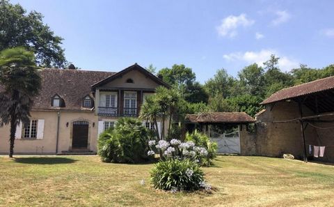 Discover this magnificent Manor House, a true gem of Béarnaise architecture, with origins dating back to 1662 and constructed in 1782. Situated on a vast 1-hectare plot, this elevated property offers stunning countryside views and includes large outb...