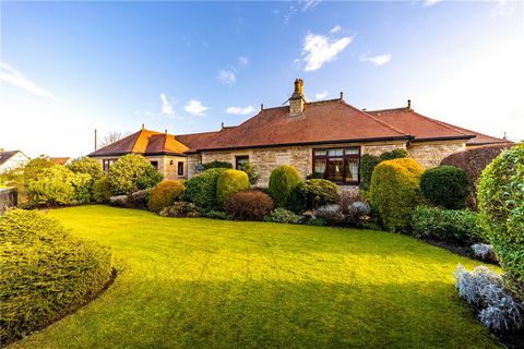 An immaculately presented, stone built, single storey property stands on the edge of the popular village of Leasingham, less than 2 miles north of Sleaford. The attractive home enjoys far reaching, farmland views yet is conveniently close to shops, s...