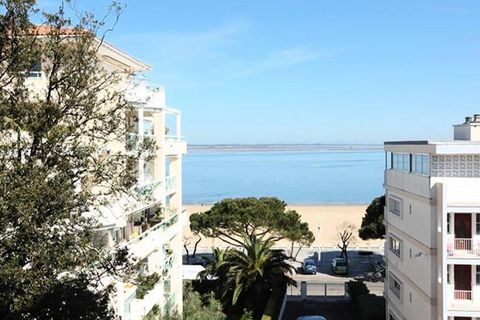 Haal diep adem van de zoute lucht! De stranden wachten op u voor een zomerse sfeer onder de azuurblauwe lucht van Arcachon. Een mozaïek van kleuren om te aanschouwen tijdens uw verblijf in VVF Résidence Arcachon, de dennen, de kleuren van het bekken ...