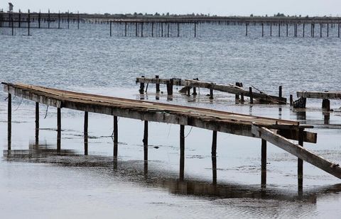 Residenza sicura, idealmente situata ai margini del Parc Général de Gaulle. Balaruc les Bains, L'Etang de Thau è uno stagno di acqua di mare, molto poco profondo e quindi perfetto per il nuoto in famiglia con bambini. Dotato di uno specchio d'acqua e...