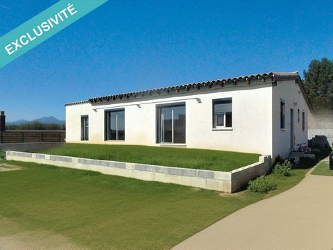 A 20' de Carcassonne dans un village du Minervois toutes commodités hors lotissement ravissante villa 4 faces de plain pied d'environ 110 m² sur un terrain de 985 m² qui vous propose un grand séjour cuisine ouverte (56 m²) avec belle hauteur sous pla...