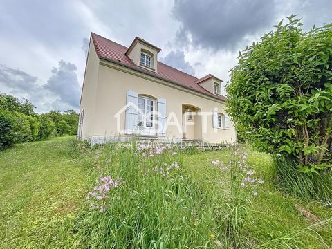 Cette charmante maison bénéficie d'un environnement idéal, à proximité de commerces et écoles, à seulement 5 Minutes de la gare et à 1h15 de Paris. Avec un terrain de 3010 m² clôturé, piscinable et doté de 3 places de parking, cette propriété offre u...