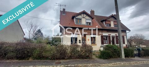 Maison louée semi mitoyenne d'une superficie de 70m2 située sur la commune de Charmes. Elle comprend salon-séjour, cuisine meublée, salle de douches, 2 chambres ainsi qu'un wc. Cave voûtée, terrasse et le tout érigé sur une parcelle close de 455m2 ex...