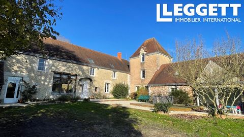 A33628EI61 - A moins de 10 mn de Mortagne au Perche, en campagne et en hameau, maison percheronne en L avec 5/6 chambres. Annexe avec deux chambres avec en suite douche + wc. Piscine intérieure. Le total sur 1000 m² de jardin environ… Les information...