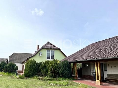 Suchen Sie nach einem idyllischen Sommerhaus mit Potenzial? Das charmante Haus liegt im malerischen Buckow einem beliebten Ziel für Pferdeliebhaber. Es befindet sich auf einem ca. 1330 m² großen Grundstück und bietet eine Wohnfläche von 78 m². Die äu...