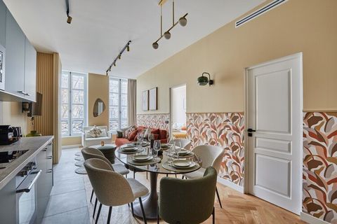 Superbe appartement climatisé de 75m2, tout juste rénové. Situé dans le célèbre quartier du Marais, à 8 minutes de L