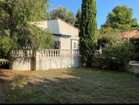 Petite Maison Cosy à Istres, au Coeur d'un Écrin de Verdure Vous rêvez d'un havre de paix chaleureux et intime ? Cette adorable maison individuelle vous attend ! Située dans un secteur calme et boisé d'Istres, elle allie charme, confort et douceur de...