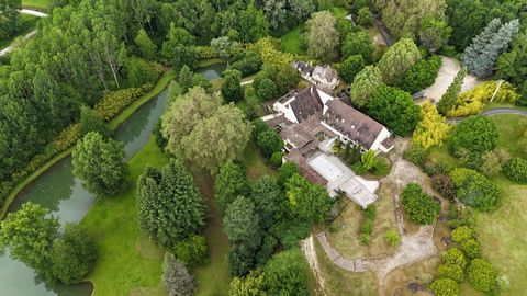 Welkom in deze Herenwoning, een sublieme woning gelegen in het hart van de Zwarte Périgord. Deze uitzonderlijke residentie, met een oppervlakte van 1700m2, herbergt een prachtig ensemble van 35 slaapkamers, met een luxueuze en comfortabele leefruimte...