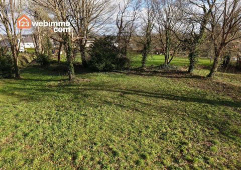 Terrain constructible - 791m² - Plouaret