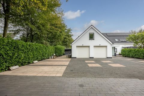 Ce charmant studio est idéalement situé à quelques pas du magnifique lac Veerse Meer à Kamperland, offrant une base paisible et pratique pour vos vacances. Situé au premier étage, le studio dispose d'un salon/chambre confortable, parfait pour se déte...