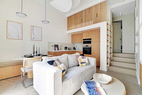 Sublime appartement situé au coeur du 17ème arrondissement à mi-chemin entre les Batignolles, la Butte Montmartre et le Moulin Rouge Vous serez au coeur de la vie parisienne et à proximité de nombreux sites touristiques, commerces, boulangeries, café...