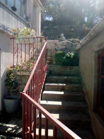 maison à renover avec studio habitable.