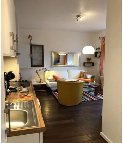 Dieses Apartment befindet sich im ersten Obergeschoss. Der Wohnraum ist mit moderner Küchenzeile mit Ceranfeld Kochplatte, Spülmaschine, Mikrowelle, Toaster, elektrischem Wasserkocher, Kaffeemaschine und zusätzlicher Espresso Maschine ausgestattet. I...