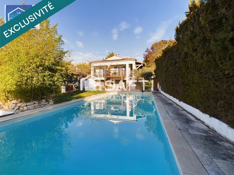 Maison avec piscine garage et atelier
