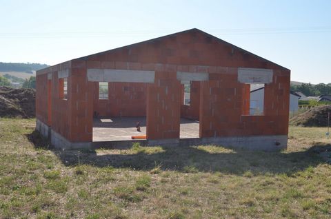 Maison à finir 2018 sur un terrain de 1573 M2 .