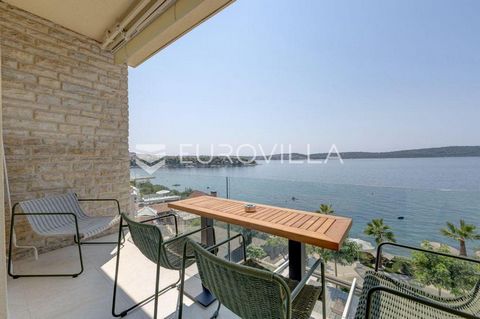 Trogir, Čiovo, modern and spacious apartment of 100 m2 in an attractive location located in the first row to the sea. It is available for rent from 1.10 to 01.05. next year. Long-term rental is also possible with price adjustment.The apartment is new...