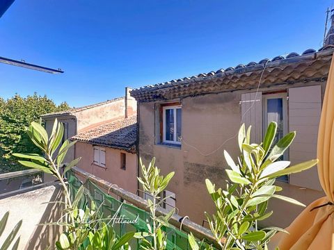 Maison de charme à rénover dans le village de Rousset