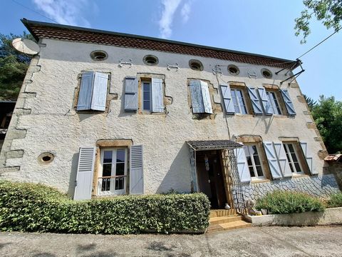 Jolie maison de caractère avec superbe atelier indépendant , proche du chemin de Saint Jacques de Compostelle
