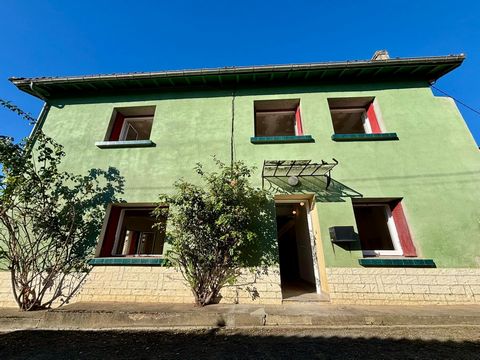 Grande maison familiale rénovée : 4 chambres, 2 salles de bains, grand jardin et garage.