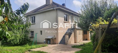 Dans village proche Sens. .