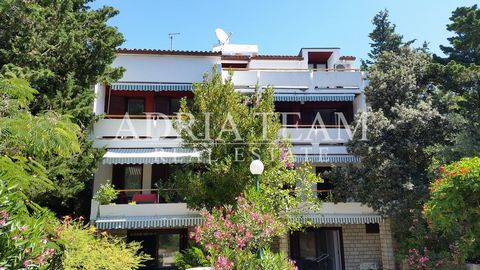Apartment house for sale on an attractive location in a quiet and green part of Novalja (district Gaj) on the island of Pag. The house is freestanding and consists of 4 floors (basement, ground floor and two floors) with a total area of ​​approximate...