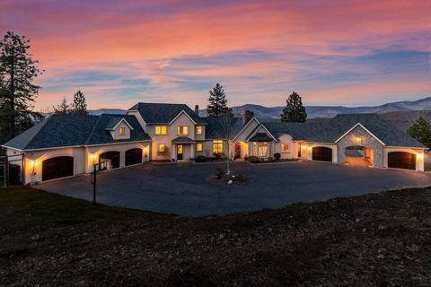 Supérieure et charmante Français maison de campagne avec une vue imprenable sur le lac, les montagnes et les couchers de soleil. À quelques minutes des magasins, de la gastronomie et de tout ce qu’Ashland a à offrir. Poutres en bois récupéré, portes ...