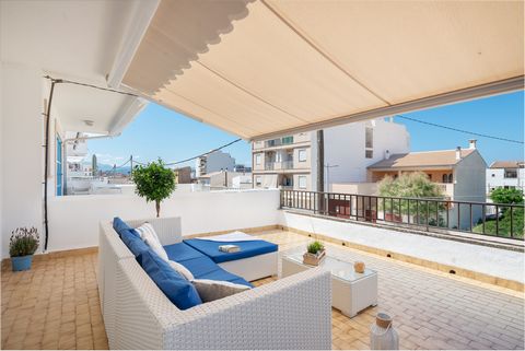 Spend an unforgettable beach holiday in this fantastic townhouse in Can Picafort located just 500 meters from the beach. It sleeps 6 people. The main terrace will delight our guests who will rest and relax on the comfortable outdoor sofa watching lif...