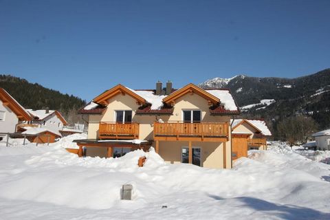 Diese moderne, geräumige Doppelhaushälfte eines Chalets für maximal 6 Gäste liegt in Kötschach-Mauthen in Kärnten, direkt an der Piste vom Skigebiet Kötschach-Mauthen-Vorhegg. Das Chalet ist ebenfalls ein ausgezeichneter Ausgangspunkt für schöne Wand...