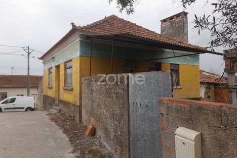 Property ID: ZMPT556453 House to recover with 152m2 of patio and 686m2 of land. quiet place, close to services between Louriçal and Soure. For those who like the sound of nature and fresh air. The building met with the roof in good condition and the ...