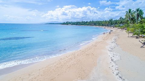 Beachfront property in downtown Las Terrenas. With 70,000 m2 and 150 linear meters of the beach. To build high density of 55 rooms per hectare. For apartments, villas or hotel.