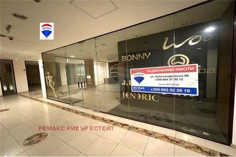 RE/MAX River Estate is pleased to present a shop in the center of Ruse The store is located on the second floor of a shopping center right in the central part of the city, which makes it suitable for developing a lucrative business as well as for ren...