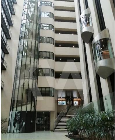 Escritório de Excelência com 320 m2 na Prestigiada Avenida da Liberdade, Lisboa Apresentamos uma esplêndida fração de escritório localizada no 1º piso do Edifício nº 245 na Avenida da Liberdade, em Lisboa. Este edifício possui uma estrutura de betão ...