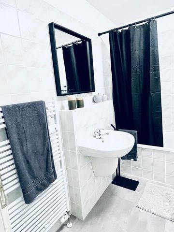 Welcome to my newly renovated and stylishly furnished studio. The studio is located in a quiet side street in Andreasvorstadt. The old town, the cathedral, the university and the Krämerbrücke are within walking distance and public transport is in the...