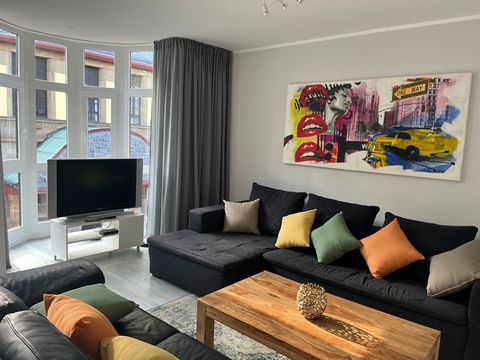 This apartment at the gates of Cologne is located in the middle of the perky city. Everything is within walking distance (train stops city hall or church of the KVB line 7, the bus station, stores, restaurants, doctors, swimming pool, sports park, pu...