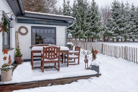 In a very quiet little village in the heart of the Hautes Fagnes Natural Park and its ski areas, this charming cottage has been renovated with great care. You will have a reserved entrance and private parking, as well as various terraces. This is whe...
