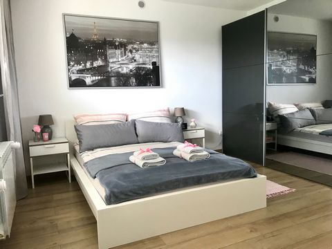 We have space for 4people to live and sleep. The apartment is located on the ground floor of a 2-story new building and has a separate entrance from the street, which you can reach via the garden. The house is in a new development area, on a play str...