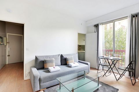 Superb apartment located on the first floor of a modern building, it is composed as follows : - A pleasant living room with a sofa bed (140x190cm) with coffee table and TV - A separate kitchen equipped with coffee machine, kettle, toaster, microwave,...