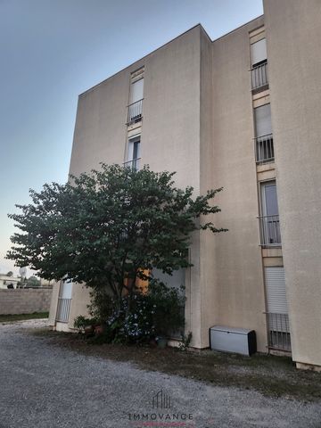 À saisir dans le quartier des crozes à Frontignan (Hérault) Immeuble vendu loué sur une parcelle de 1320m2, comprenant 8 appartements, un parking extérieur ainsi qu'un local a vélos, sur un terrain fermé. Ce bien se compose de 8 appartements ( du typ...