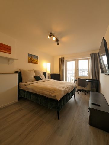 Please note! You rent one room in this fully equipped 4-room apartment with roof terrace and balcony. We are looking for respectful guests for accommodation. Wake up in a comfortable king-size bed, enjoy the start of the day with coffee on a roof ter...