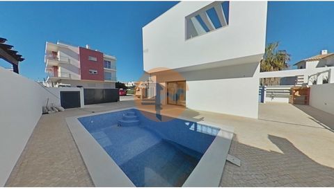 Enjoy the Best in Detached Living in Altura. This T1 house, currently under construction, offers a modern and functional design spread over 2 floors, along with a fantastic terrace on the 1st floor that provides breathtaking views. Ground Floor: Fant...