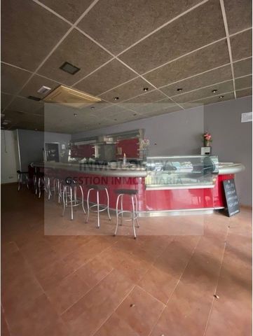 Central bar located in Sant Feliu de Guíxols, with the name of the Magnolia. It is distributed as follows, with a terrace at the entrance (on the street), at the entrance we find the bar, next to the dining room (adapted for the Disabled). In the bac...