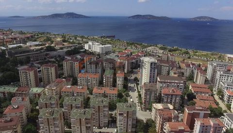 Квартиры на продажу находится в Малтепе. Малтепе - это район, расположенный на азиатской стороне Стамбула. Он находится на побережье Мраморного моря и известен своими прекрасными пляжами. Район в основном жилой, но в нем также есть несколько коммерче...