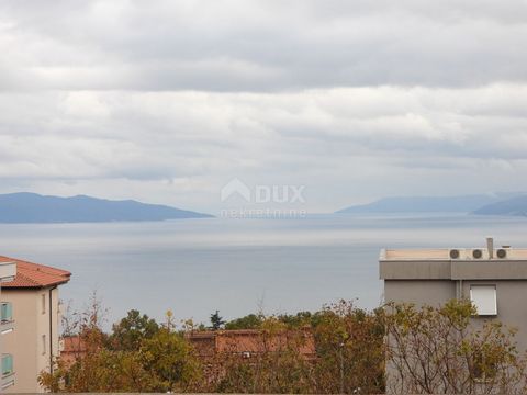 Location: Primorsko-goranska županija, Rijeka, Srdoči. SRDOČI - appartamento 140m2 DB+3S con vista panoramica sul mare + giardino 175m2 L'appartamento al piano terra di 140m2 si trova in un edificio con un totale di 6 unità abitative. L'appartamento ...