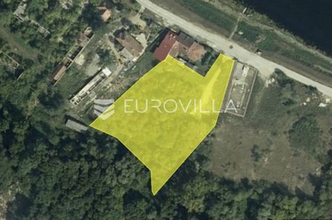 Sisak, building land with a total area of 5988 m2 in an ideal position near all amenities needed for living. Access to the plot from the road (pavement) is about 11 meters wide, the width of the rear of the plot is about 73 m, length on one side is 1...