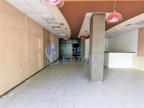 Top Estate Real Estate offers you a commercial space in Veliko Tarnovo, sq. Kolyu Ficheto. The residential neighborhood is well arranged, with an intense flow of people, with a sports hall, a park, many shops and restaurants nearby. The area of the c...