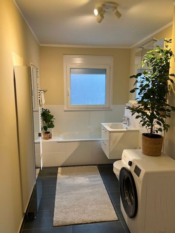 Trade fair & vacation rooms - whether you are visiting a trade fair, on a short trip in the area or just waiting for your next flight - welcome! The 5 rooms on offer have 2 bathrooms and a guest WC. The kitchen and the living room with piano are avai...